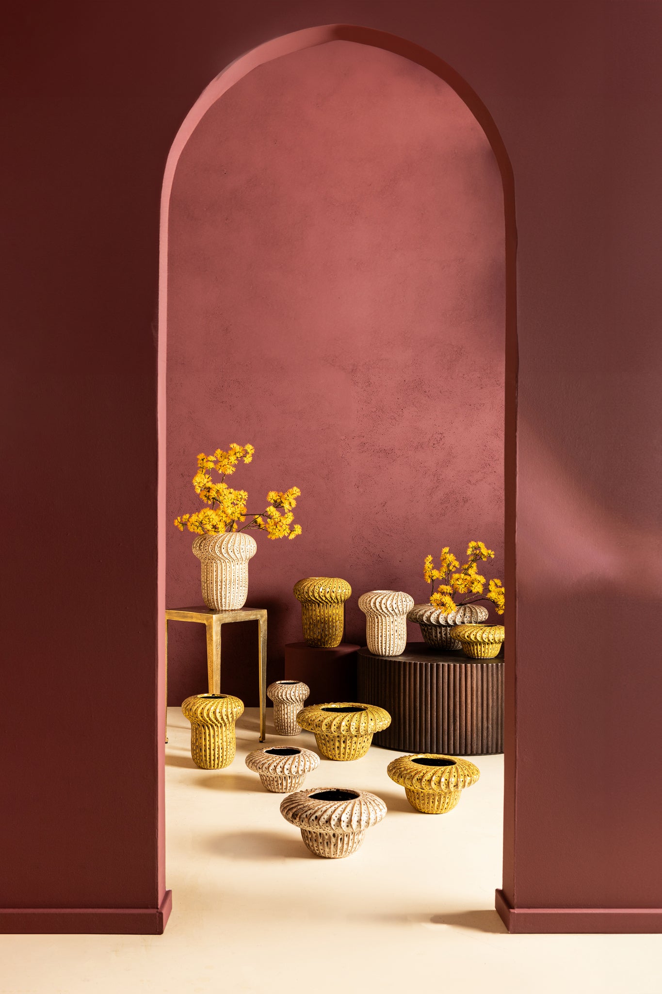 Sindi Brown Ceramic Pot Round Shaped Lines High M