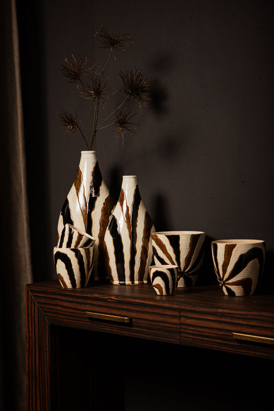 Evelin Dark Brown Oval Ceramic Vase With Lines L