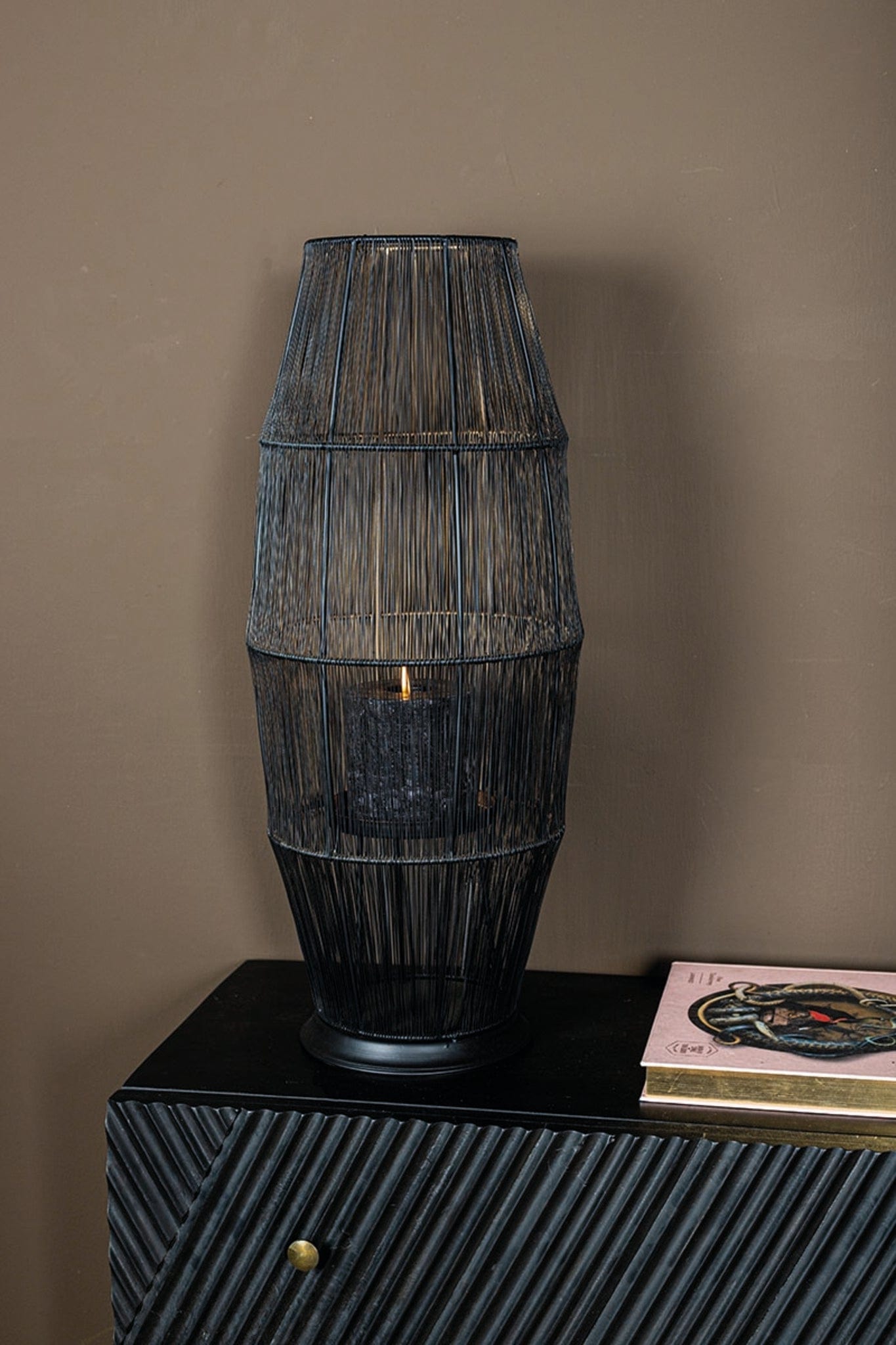 PTMD Meilo Zwarte vloerlantaarn met ijzerdraad, goud van binnen