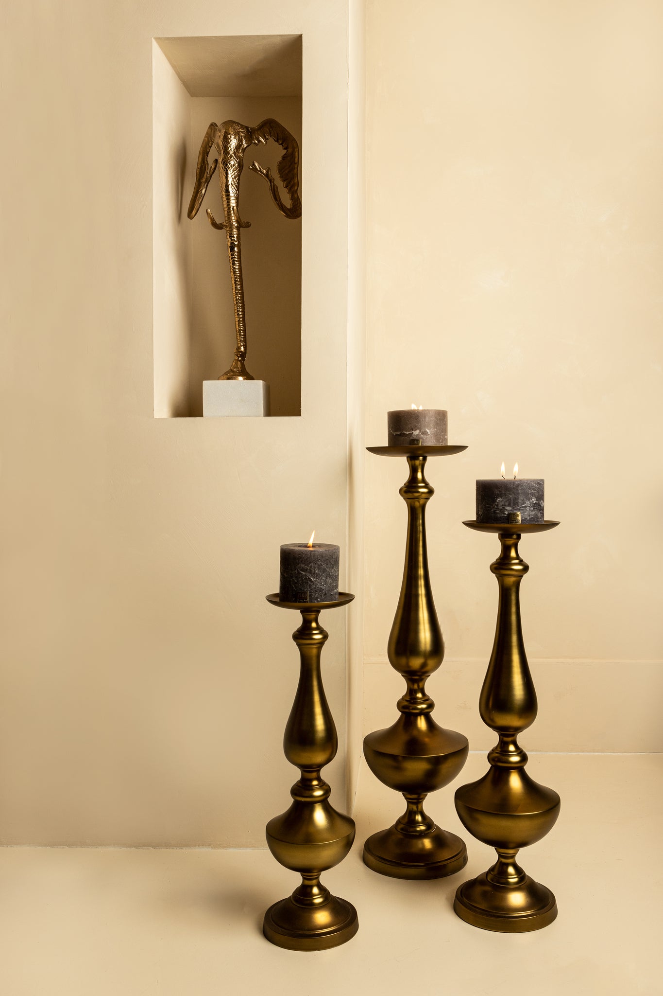 Centy Brass Casted Alu Candle Holder M
