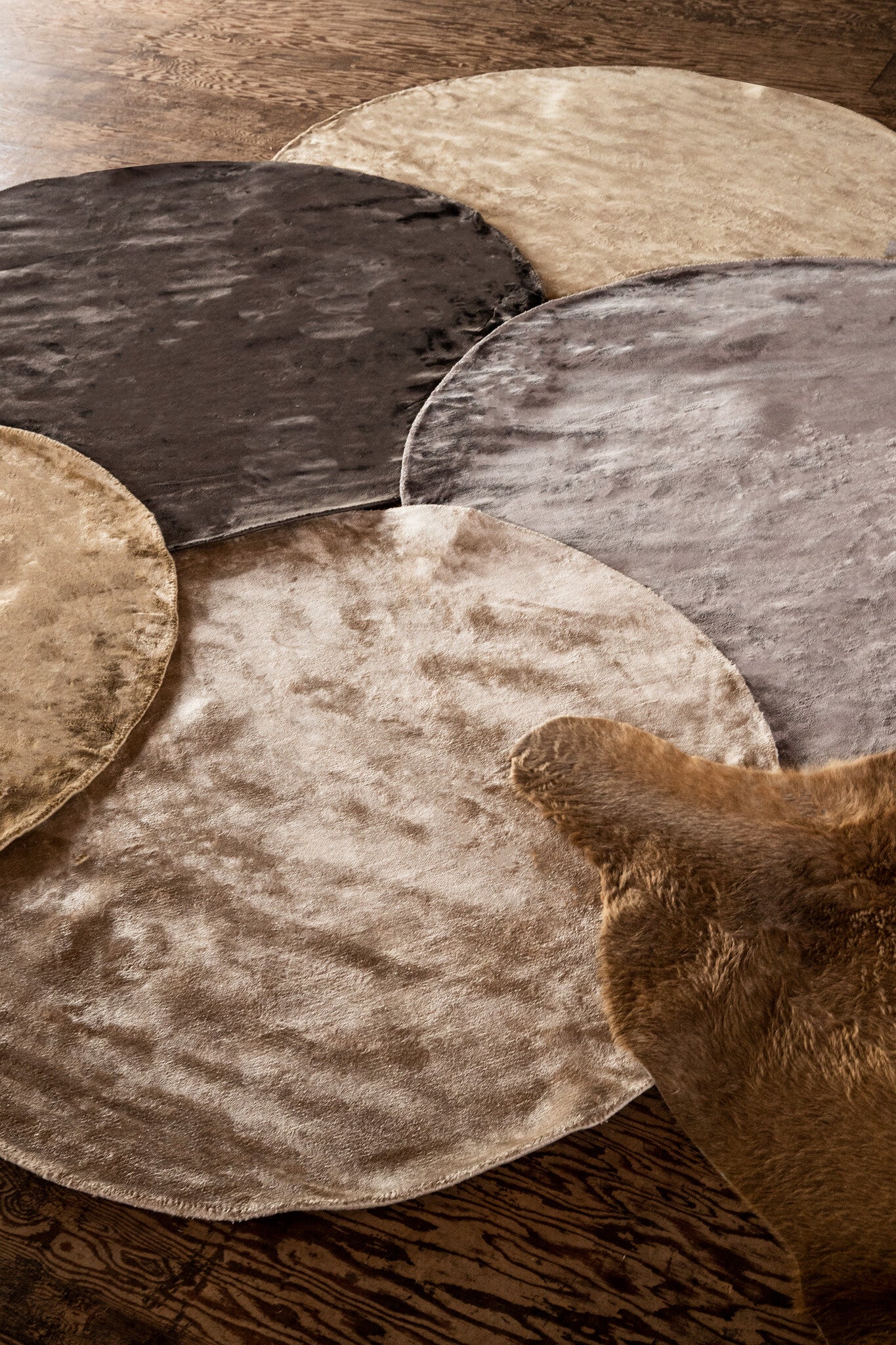 Flavia Black Viscose Handwoven Carpet Round