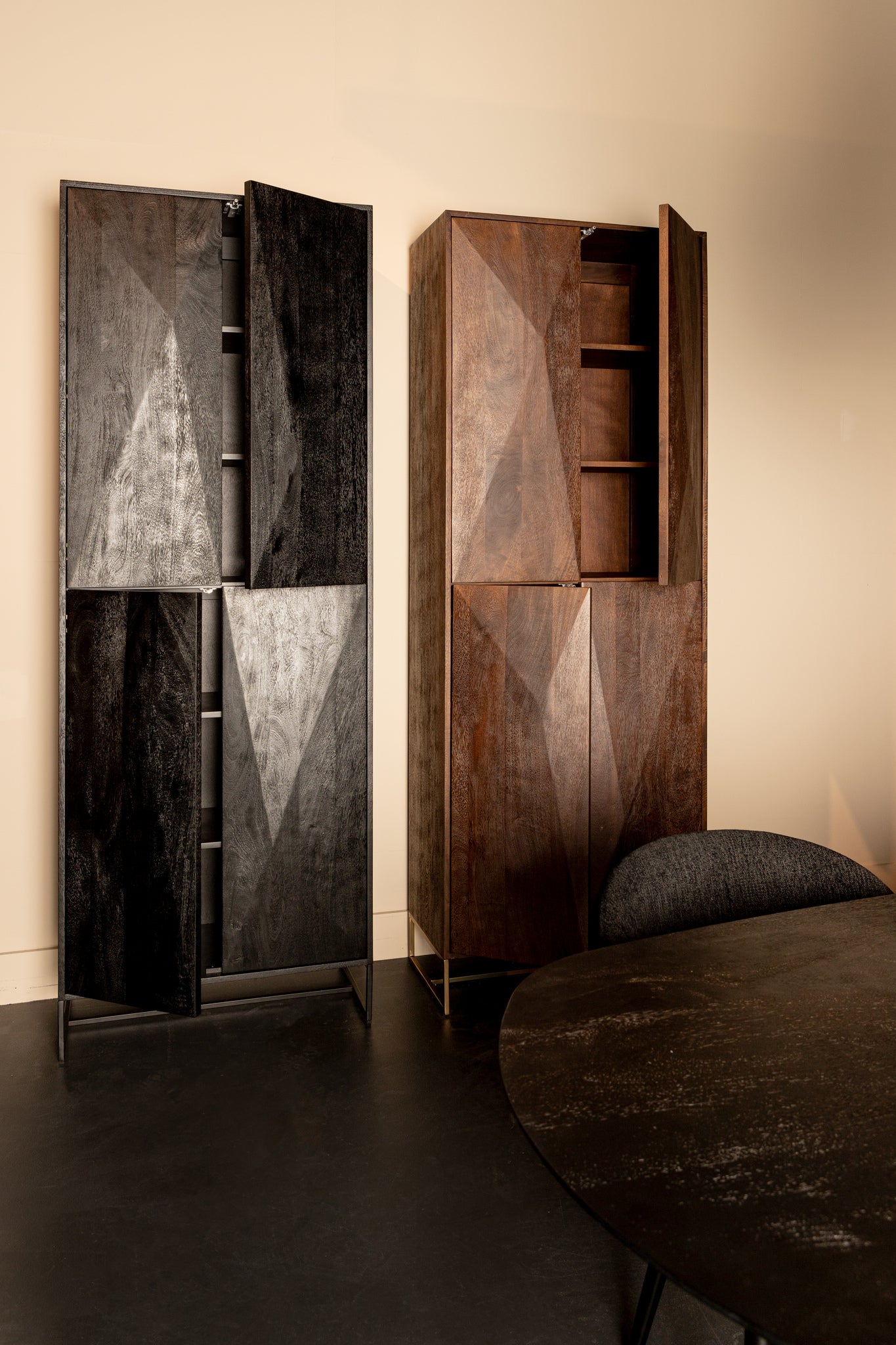 Onyx Cabinet Black 4 Drs