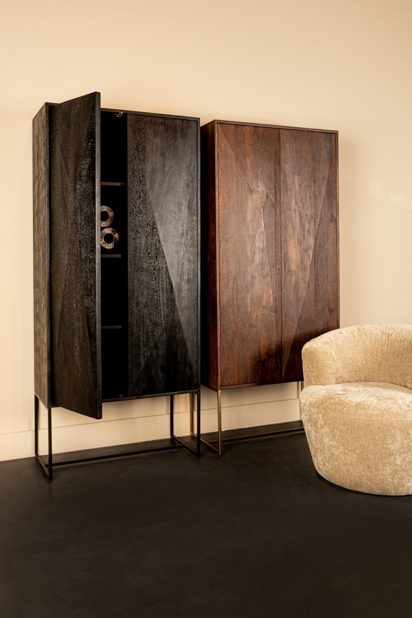 Onyx Cabinet Black 2 Drs
