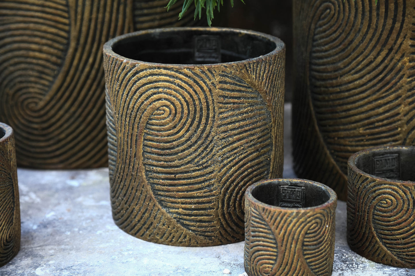 Erich Black Cement Pot Swirl Pattern Round Big L