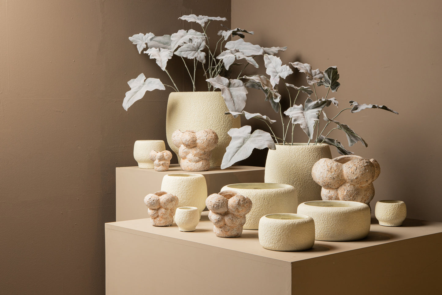 Evelynn White Round Cement Pot On Base XXL