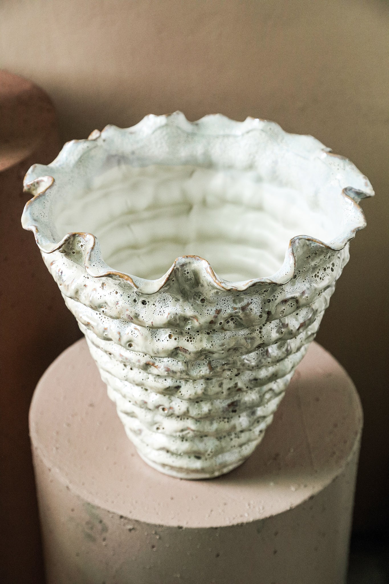 Nianh Cream Ceramic Pot Irregular Ribbed Round M