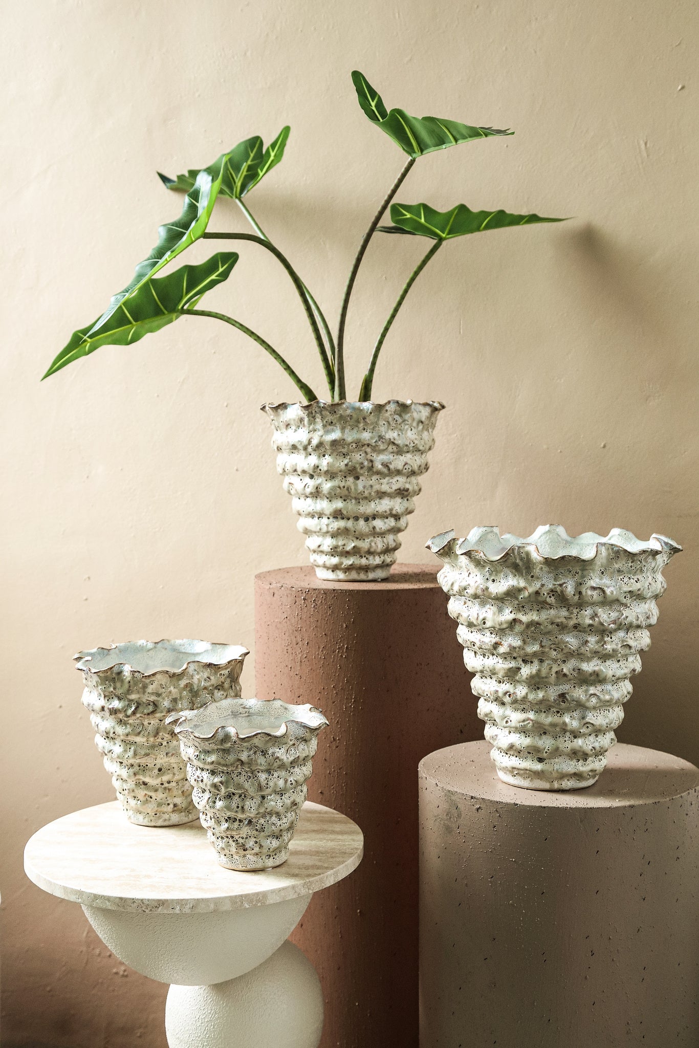 Nianh Cream Ceramic Pot Irregular Ribbed Round L