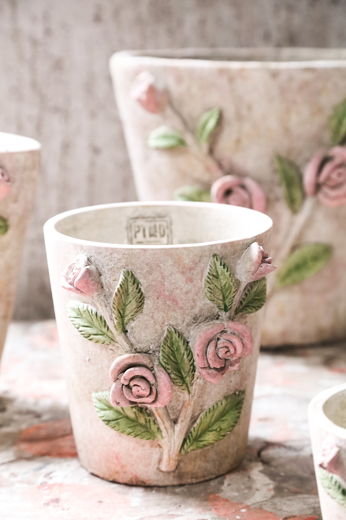 Annastasia Cream Round Cement Pot With Flowers L