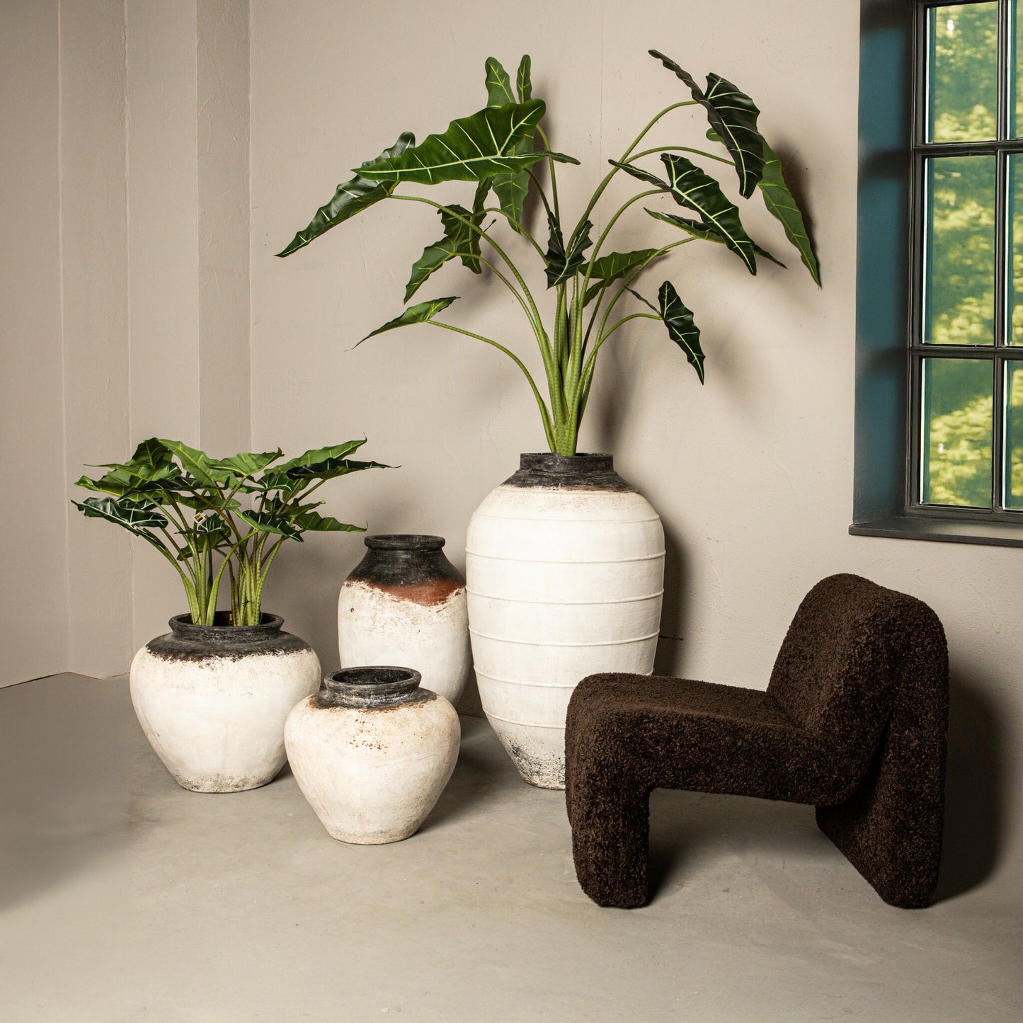 Jinsu White Round GRC Jar Pot W Dark Border L